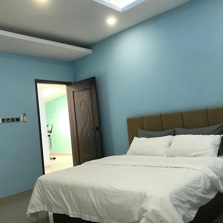Homestay Stardow~星窗名宿~ Джохор Бахру Екстериор снимка