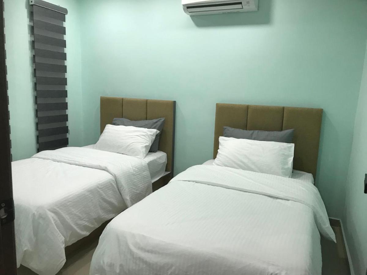 Homestay Stardow~星窗名宿~ Джохор Бахру Екстериор снимка