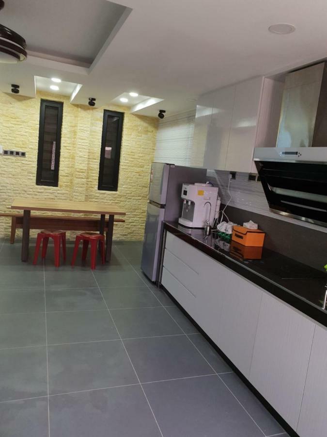 Homestay Stardow~星窗名宿~ Джохор Бахру Екстериор снимка