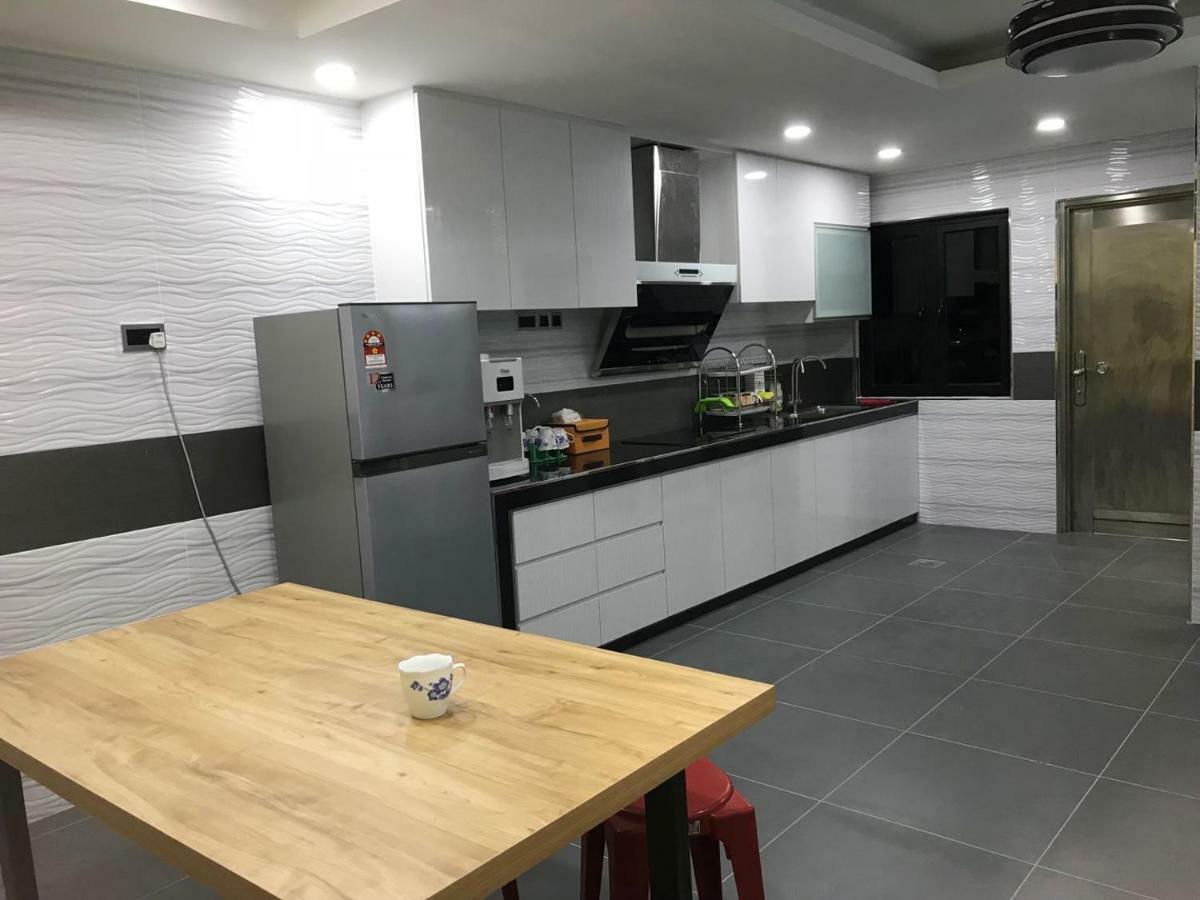 Homestay Stardow~星窗名宿~ Джохор Бахру Екстериор снимка