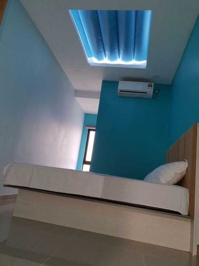 Homestay Stardow~星窗名宿~ Джохор Бахру Екстериор снимка