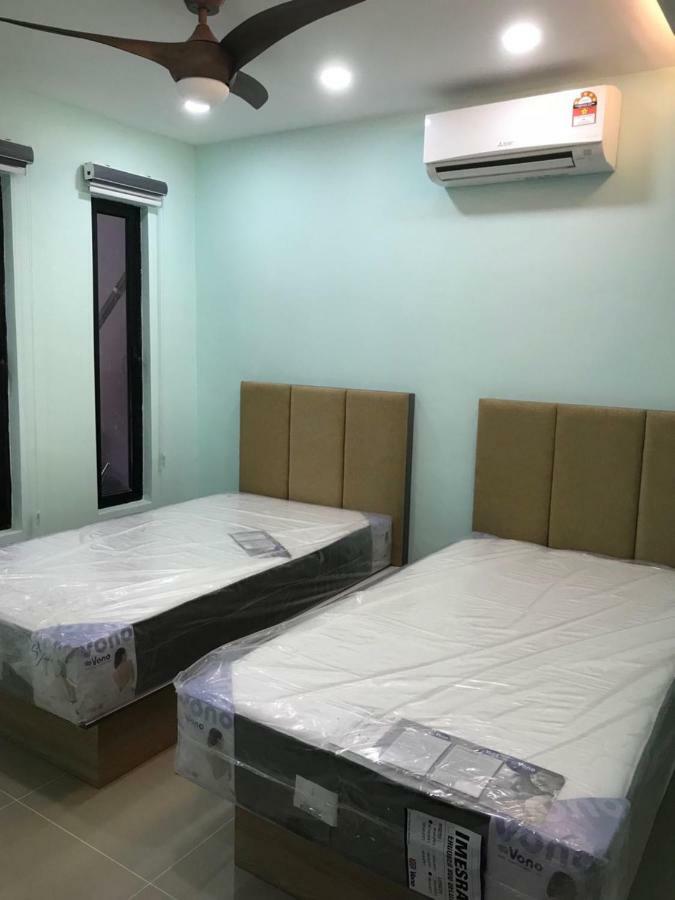 Homestay Stardow~星窗名宿~ Джохор Бахру Екстериор снимка