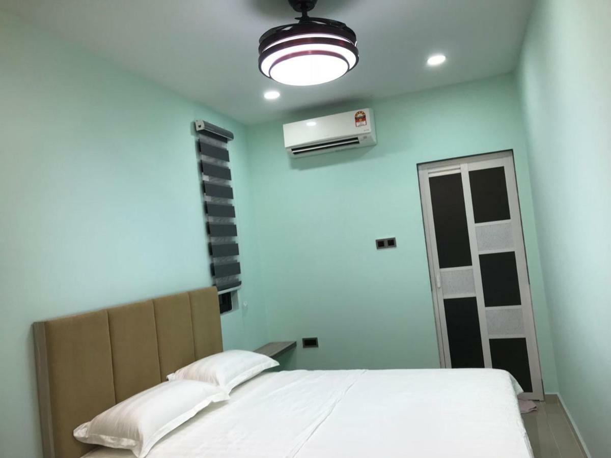 Homestay Stardow~星窗名宿~ Джохор Бахру Екстериор снимка