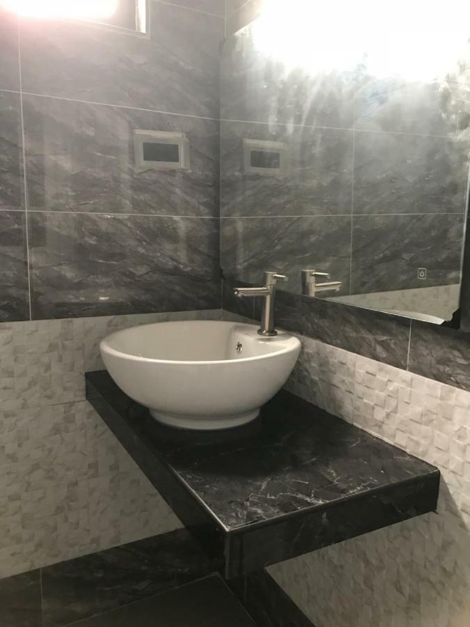 Homestay Stardow~星窗名宿~ Джохор Бахру Екстериор снимка